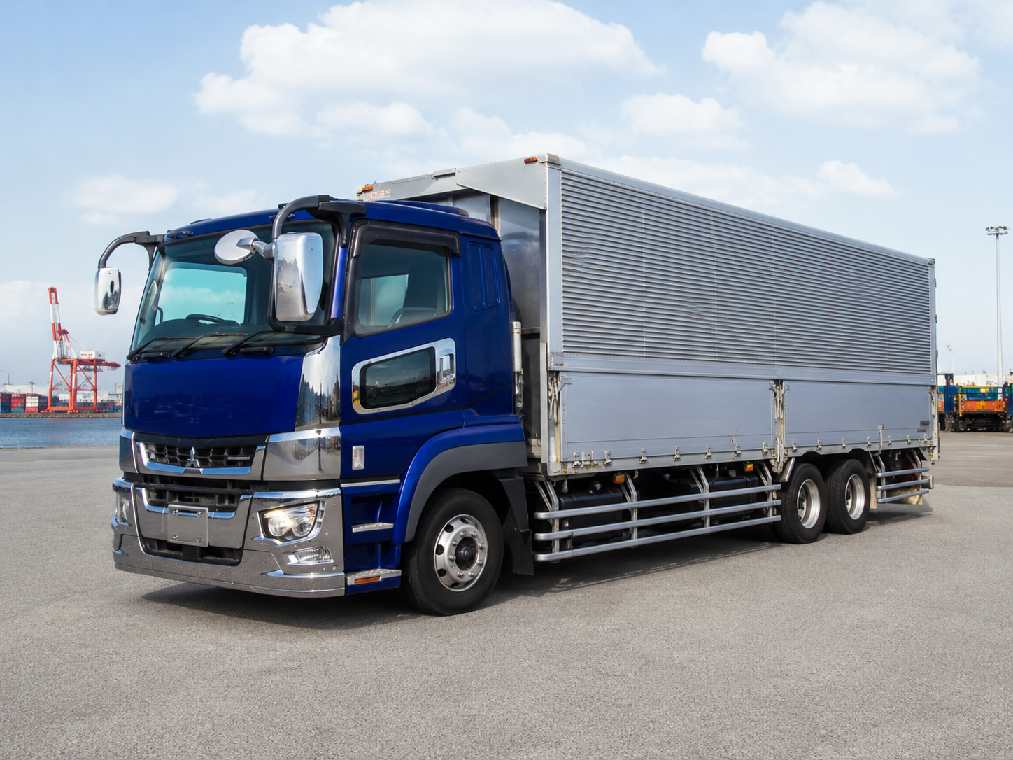 Heavy trucks from Japan for export
