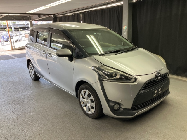 Toyota Sienta stock vehicle from Japan